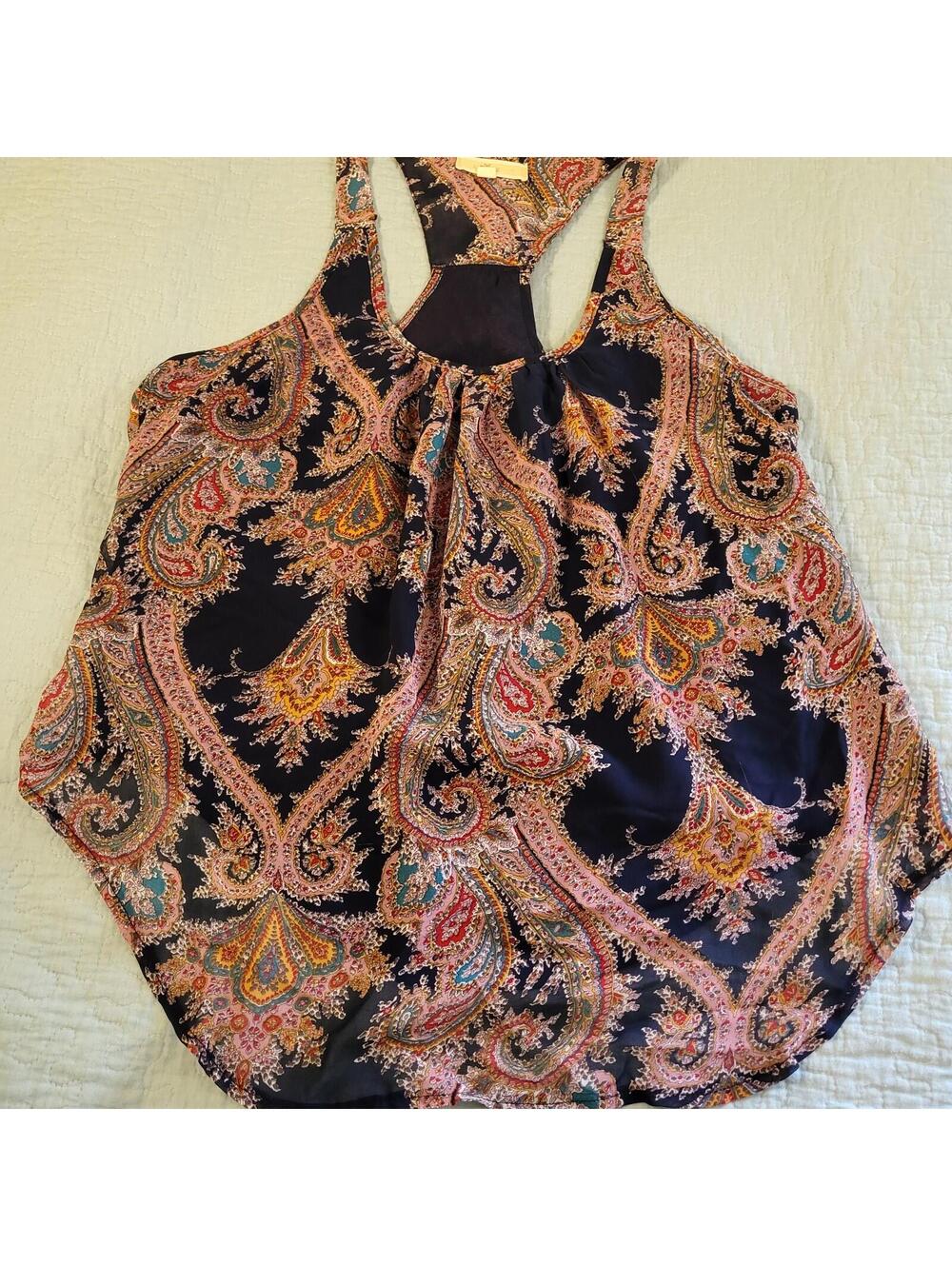 Nylon Apparel sleeveless paisley print top with a dark blue base color women Lg